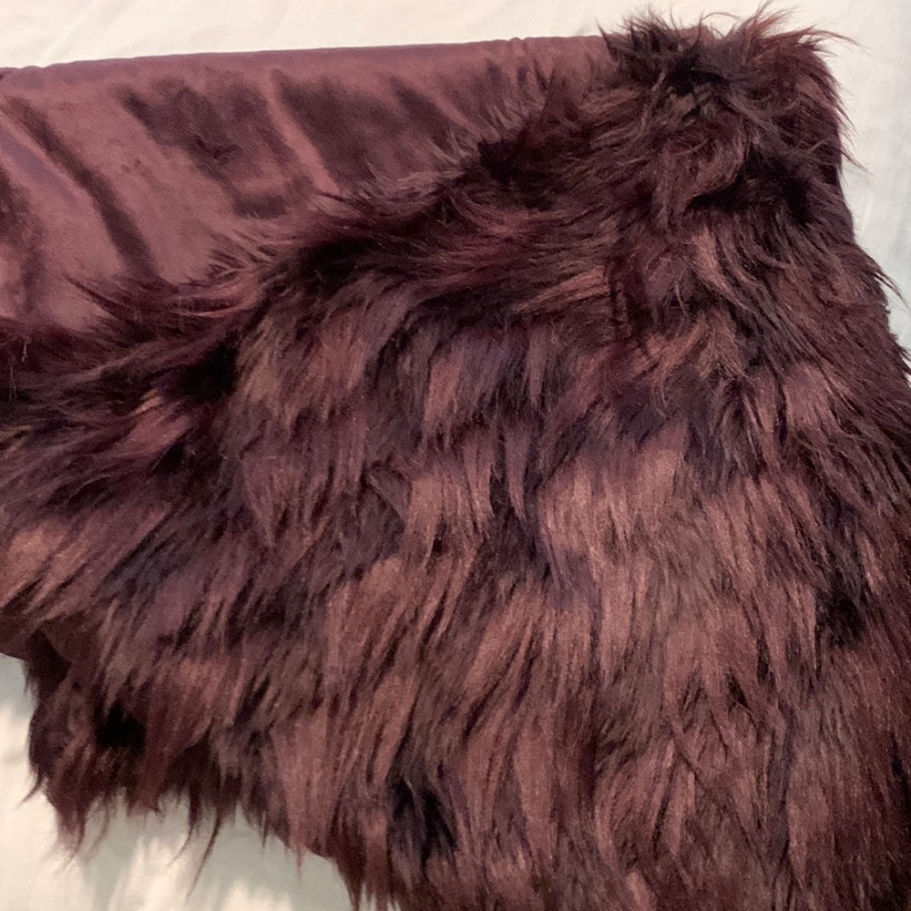 NWOT TAHARI Table Runner